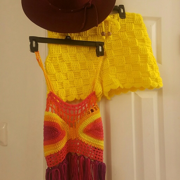 Summer Festival croptop and shorts - Picture 4 of 5